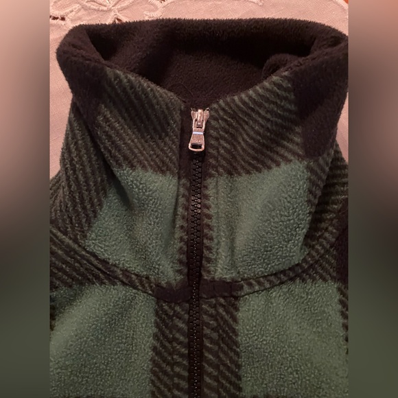 Chaps Black and Green Plaid Fleece Vest‎ Green and Black Womens Size Small - Picture 3 of 4